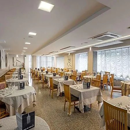 Poker Hotel 3*